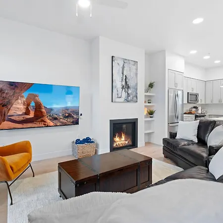 Downtown Lux Townhouse 3Bd 3Ba Apartment